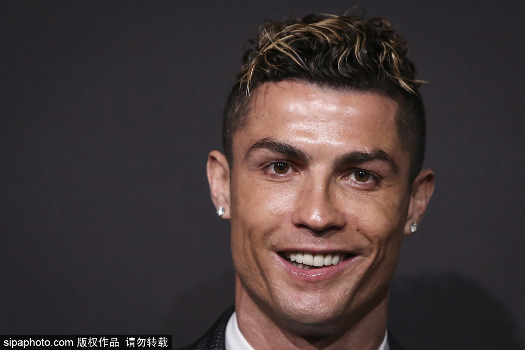 记者：申花今天下午飞赴天津，于汉超、戴伟浚等人随队出征