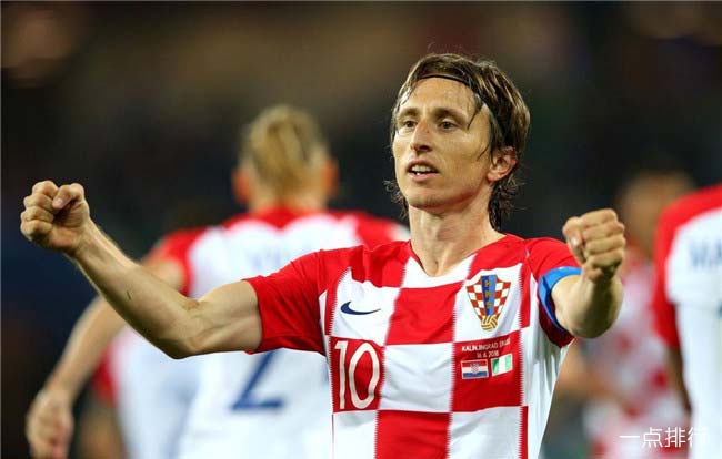 残特奥会选手与领跑员携手冲线夺冠