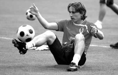 维罗纳vs帕尔马：加利亚尔迪尼、焦瓦内首发，库特罗内、马特奥-佩莱格里诺出战