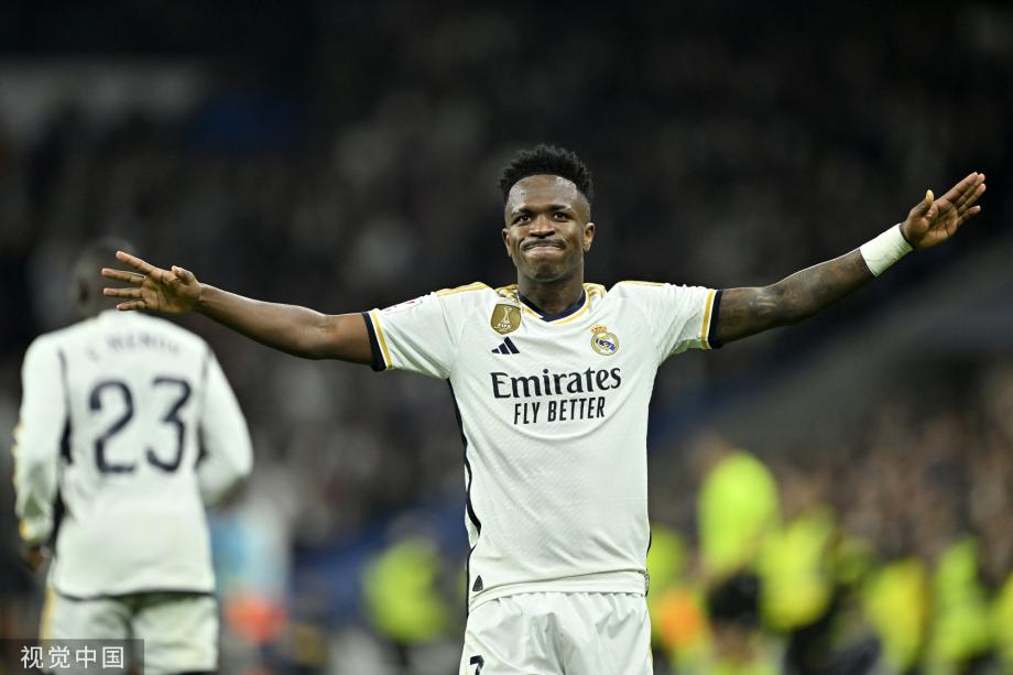 热刺告别战，孙兴慜父亲孙雄正现场观战儿子与纽卡的比赛