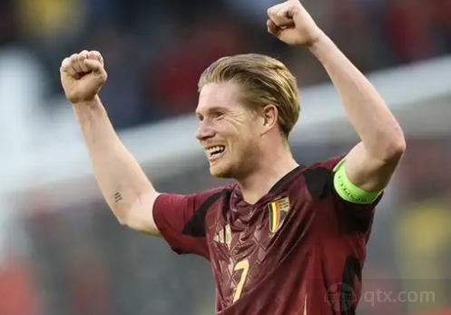 记者：切尔西在努力引进罗克，曼联也在关注他的情况